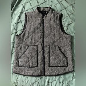 Women’s Black and White Zip-up Puffer Vest - Size 2XL